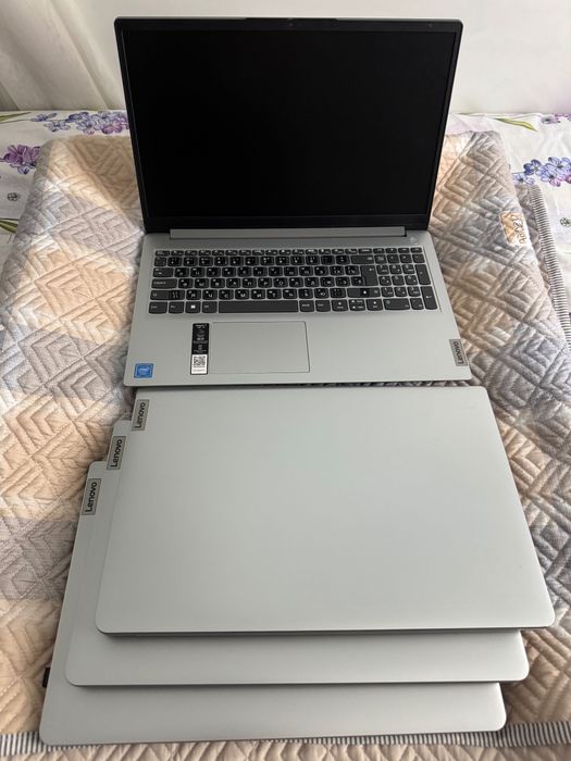 Lenovo ideapad 1i 4 GB 256