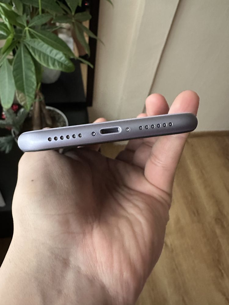 Нов iPhone 11, 64GB