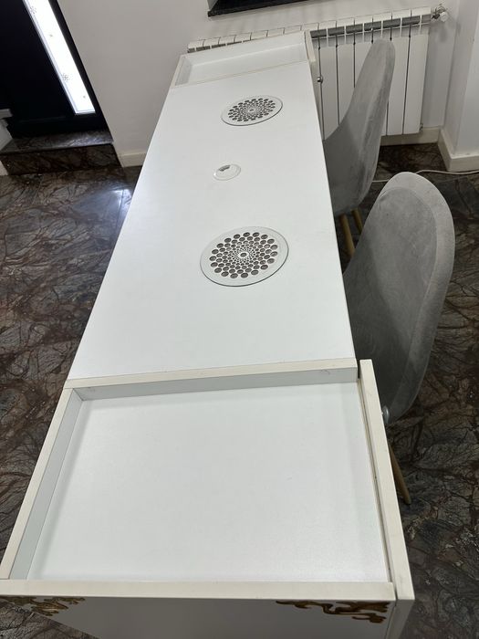 Mesă de manichiură pentru cursuri cu 2 posturi cu aspirator incorporat