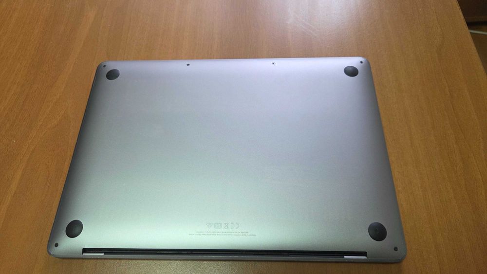 Продавам MacBook Pro M2