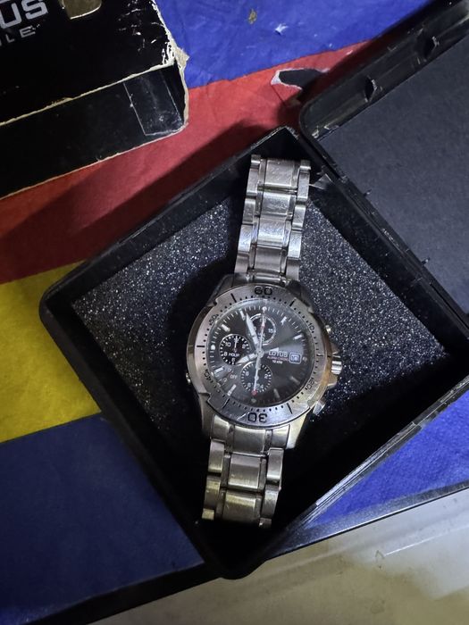 Ceas Lotus impecabil