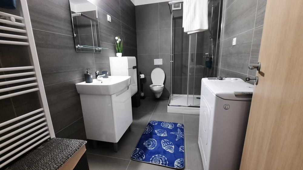 Direct proprietar inchiriez apartament cu 3 camere si loc parcare