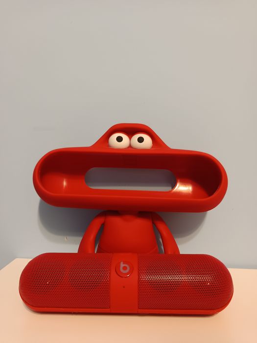 Beats Pill + Dude Stand ЛИМИТИРАНА СЕРИЯ