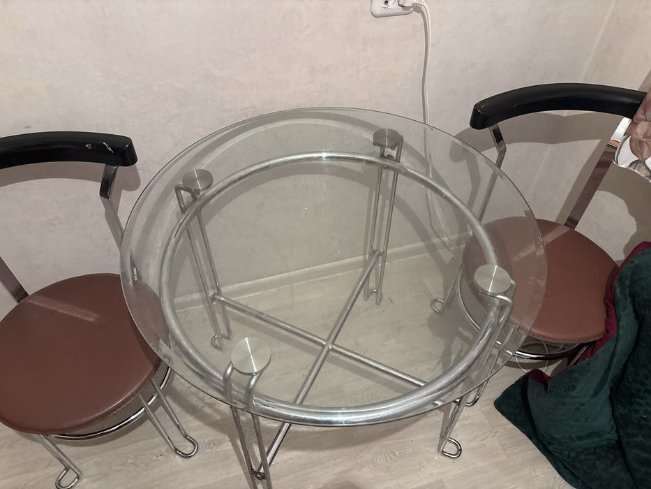 Кухный Стол и табуретка прадается