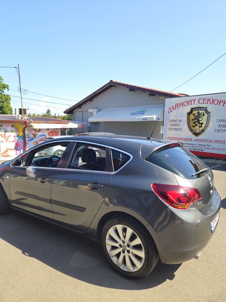 Opel Astra J 1.4 Turbo | Газ | 6ск. | Xenon