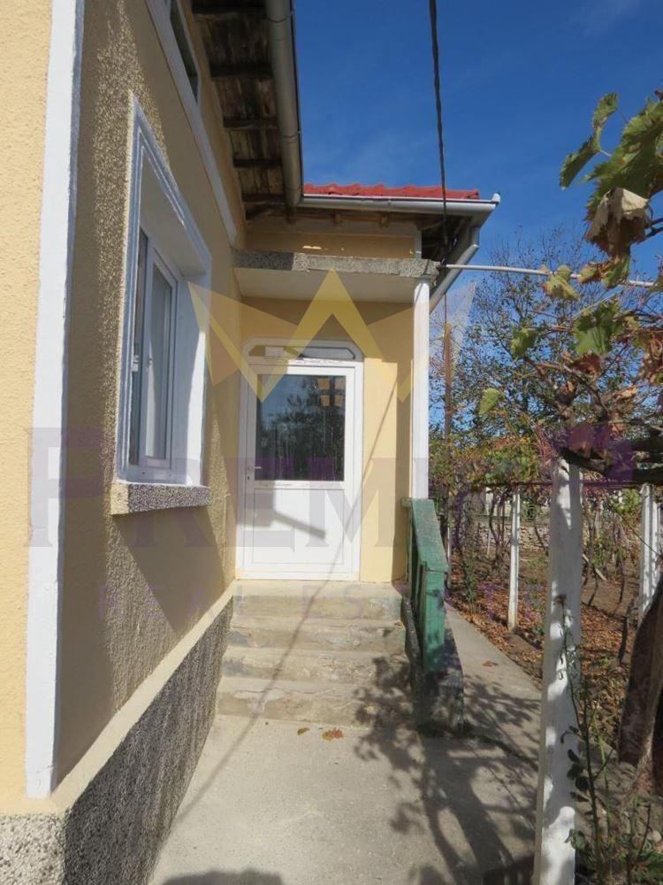 Къща в Добрич, област-с.Кардам площ 103 цена 34500