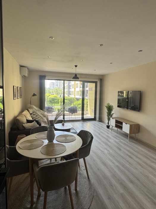 Дава се под наем Тристаен апартамент в Пловдив, Младежки Хълм - 122 кв.м за 1000 € - Снимка #1