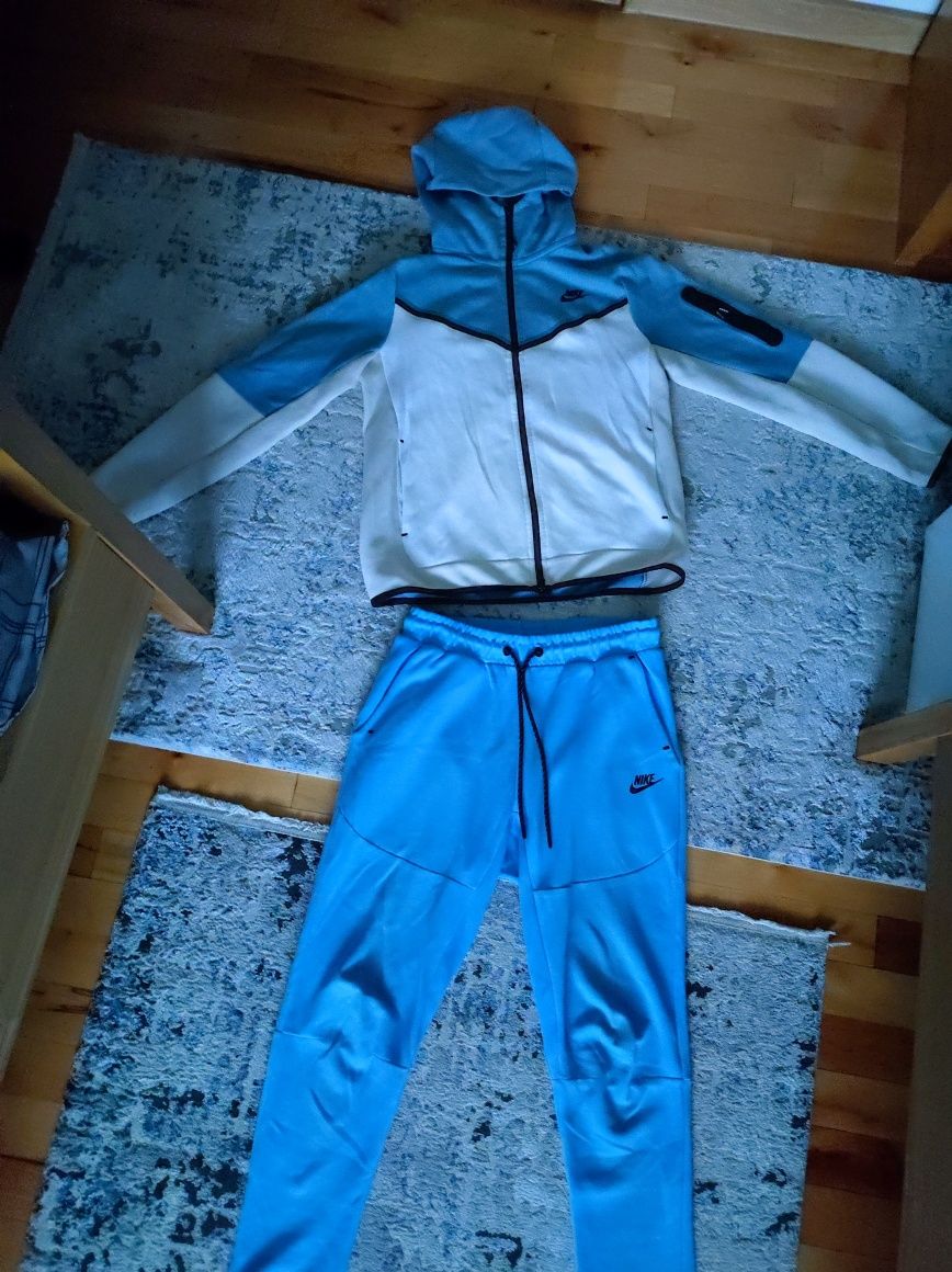 Nike tech albastru
