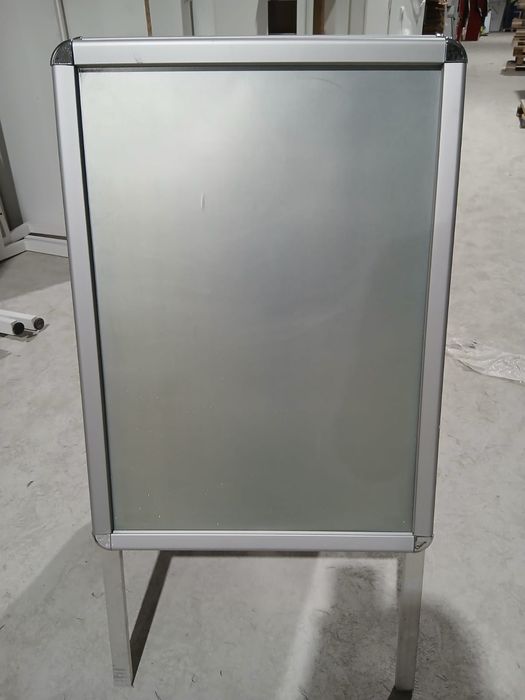 Se vinde panou publicist stradal