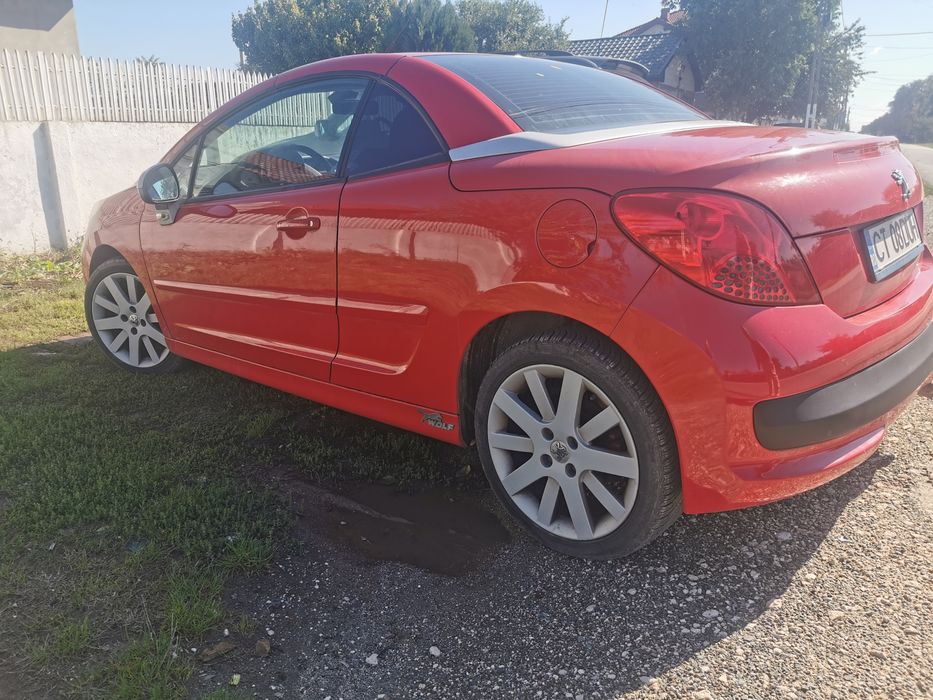 Peugeot 207 cabrio roșu