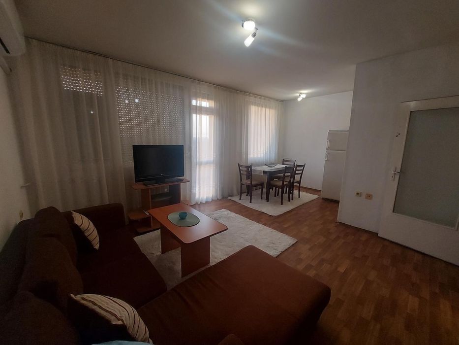 Дава се под наем Двустаен апартамент в Пловдив, Център - 68 кв.м за 275 € - Снимка #3