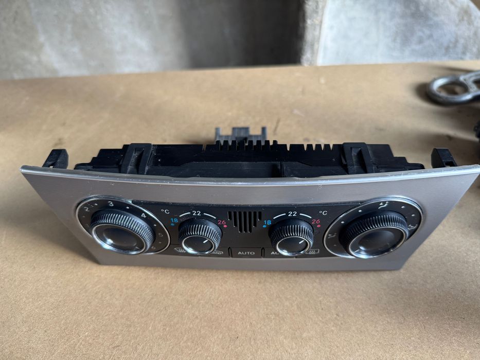 Навигация за Мерцедес W203