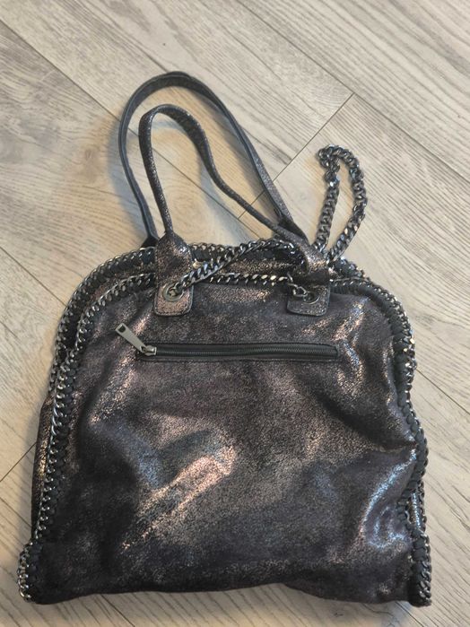 Geanta neagra cu lanturi