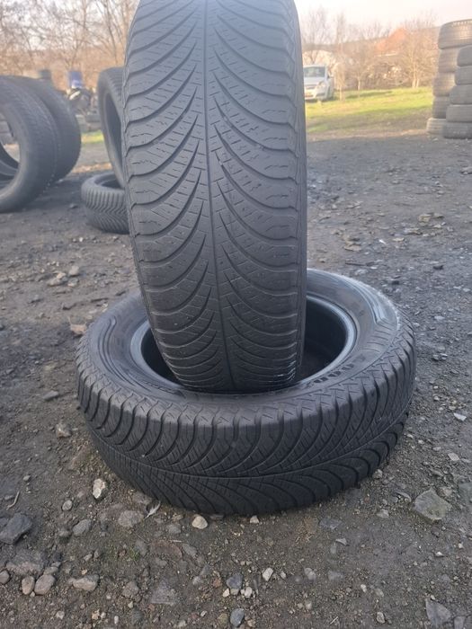 Vand 2 anvelope 185 65 15 goodyear de iarna