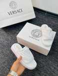 Papuci Versace
Marimi 36 37 37  39 40
Pret stoc 210 lei