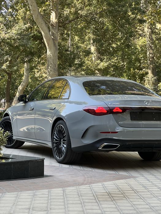 Mercedes-Benz E200 AMG Line  2025год