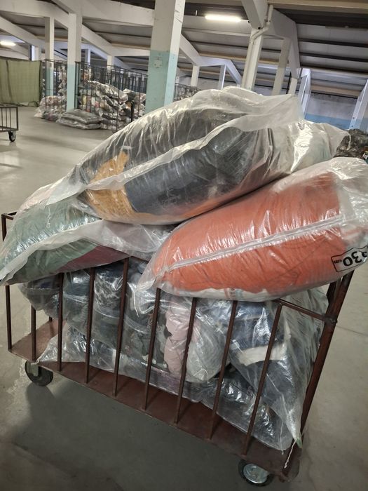 Продавам дрехи втора употреба, първо качество