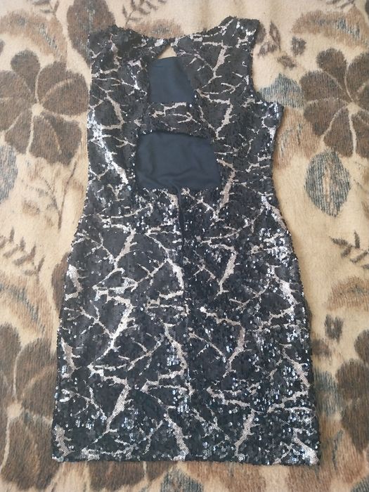 Vând haine purtate în stare foarte buna