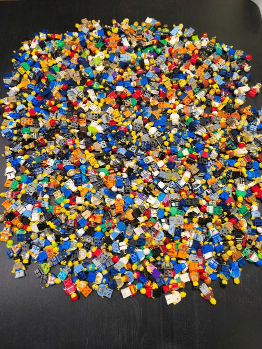 LEGO Минифигури разнообразни - ASSORTED LEGO MINIFIGURES
