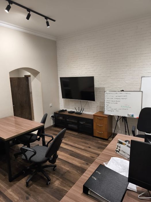 Офис 50м2, 2 комнаты, полностью мебелированный, отдельный вход