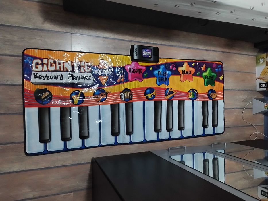 Гигантско пиано за под