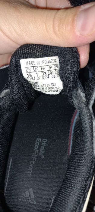 Vând papuci Adidas mărime 33