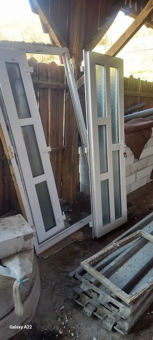 Vând ușii și geam.termopan