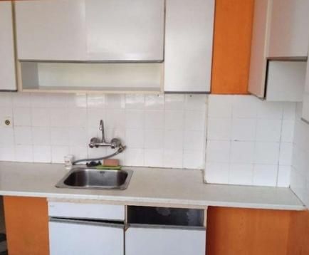 Дава се под наем Двустаен апартамент в София, Зона Б-5 - 80 кв.м за 700 € - Снимка #2