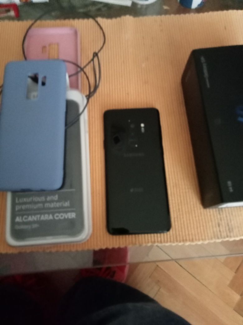 Vand Samsung S 9 plus ,cutie originala ,căști AKG ,huse Alcantara i