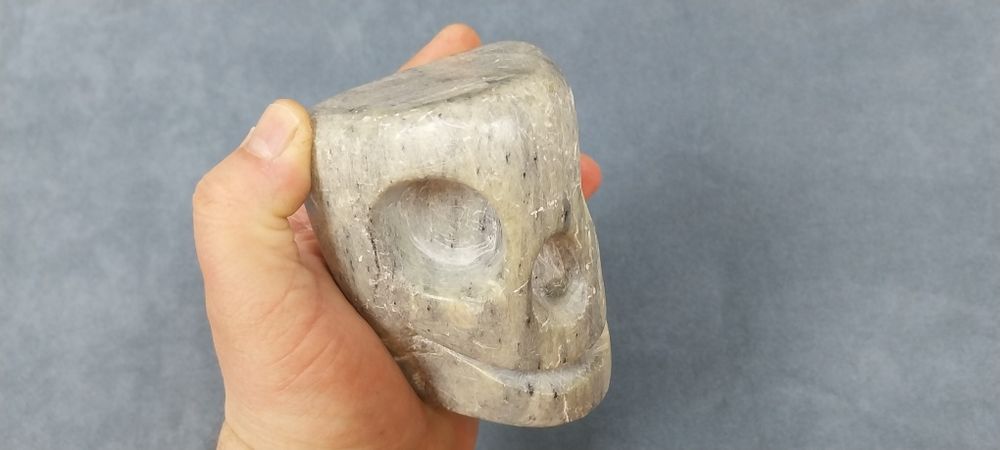 "Череп" от камък