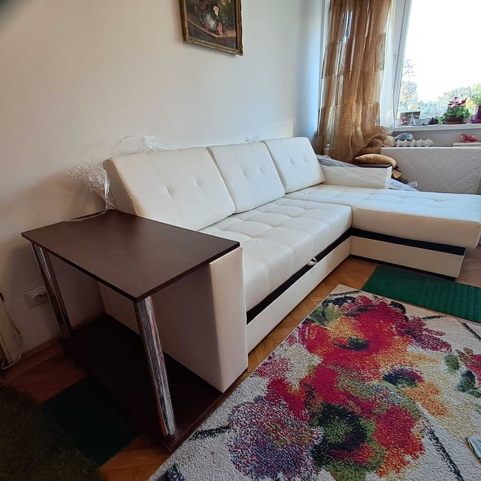 Canapea alba. extensibila cu lada