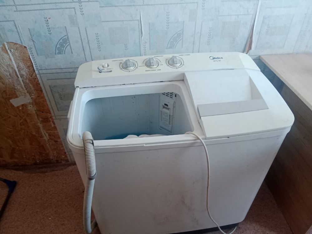 Продам полу автомат стиральную машинку