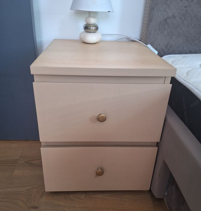 Две дървени нощни шкафчета