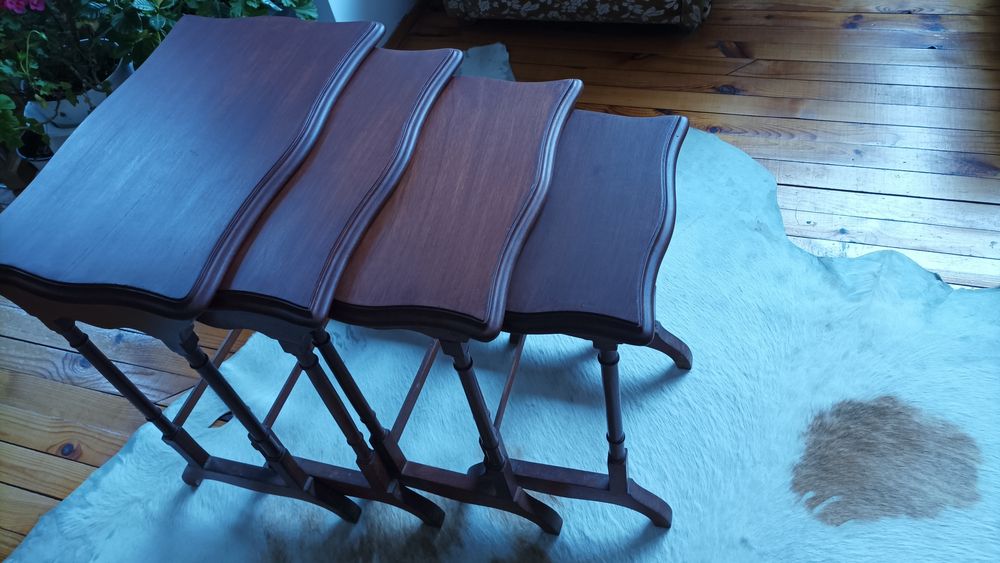 Помощни масички 4 в 1 от Тиков масив.