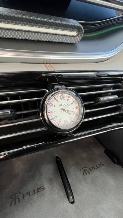 Накладка с качественными часами BYD для центральной консоли