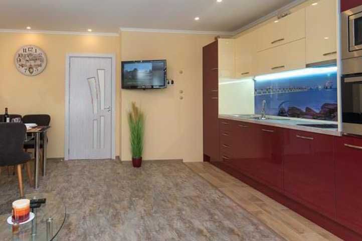 Дава се под наем Двустаен апартамент в Бургас, Лазур - 62 кв.м за 382.5 € - Снимка #3