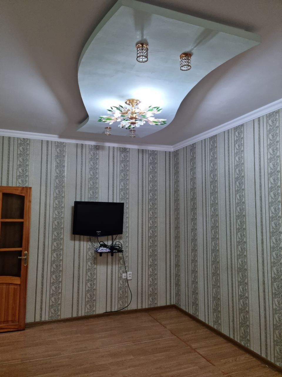 Двухкомнатная квартира 
500 у.е , 100 у.е. депозит.  Кондицион