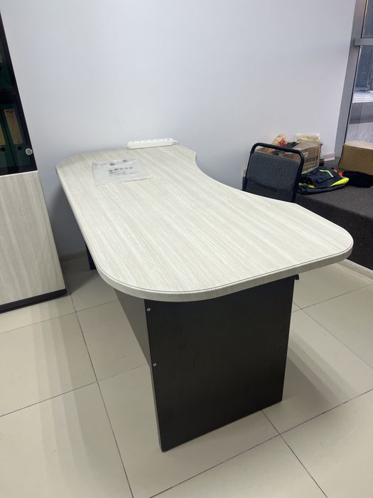 Срочно продам офисный мебель, стол, шкаф, тумбочка