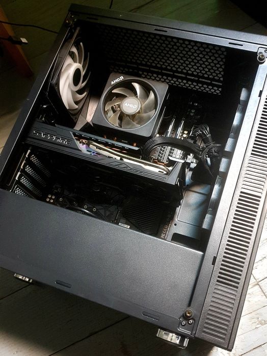 Геймърски компютър Ryzen 3500 16GB RAM RX 5600XT 250GB SSD 1TB HDD