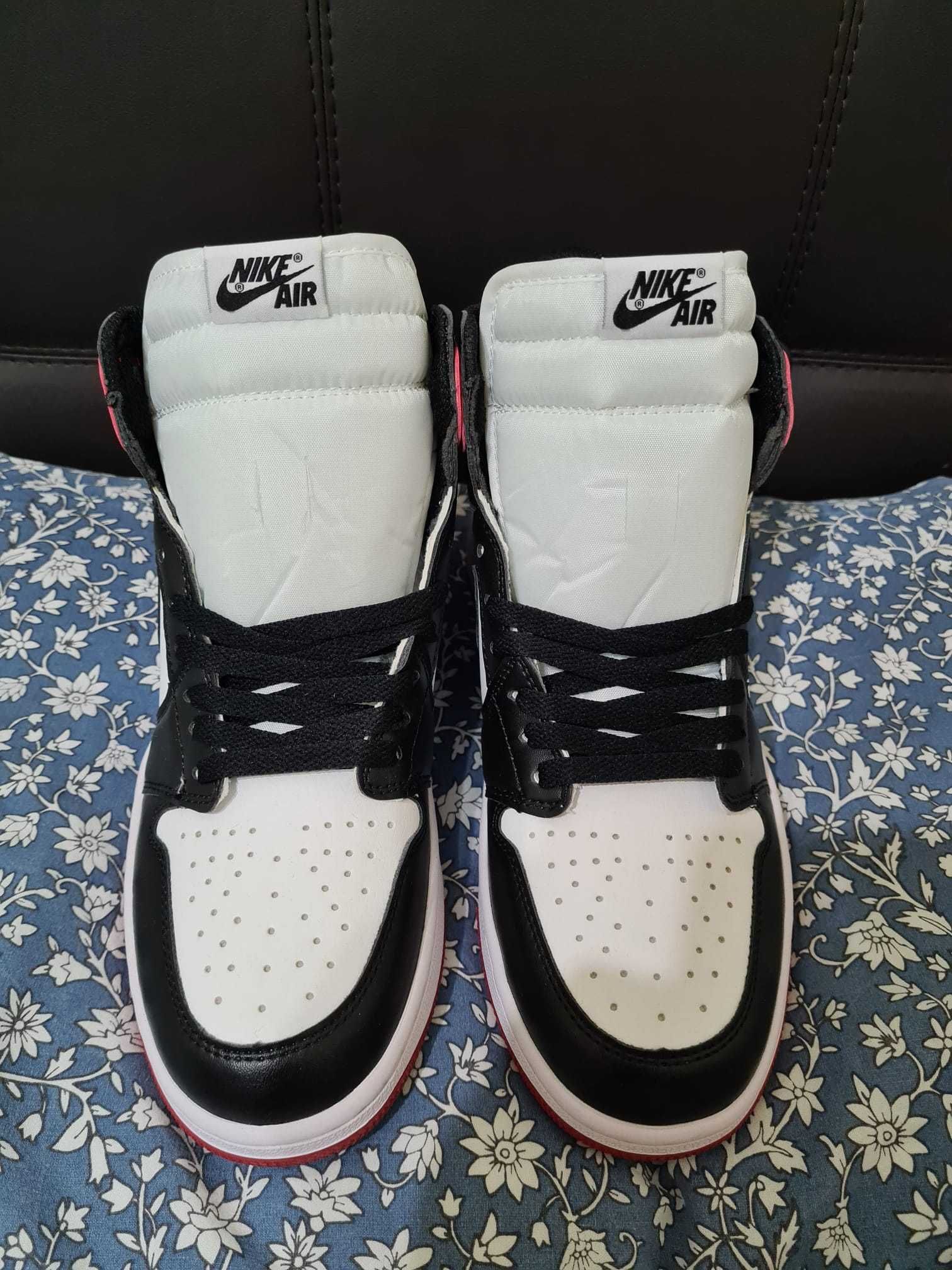 Nike Air Jordan 1 Black Toe