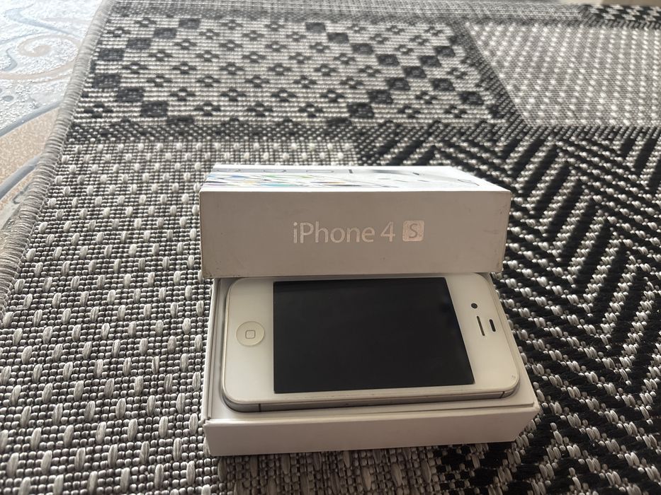 IPhone 4s в отличном состоянии