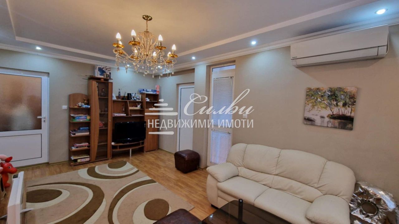 Продава се Двустаен апартамент в Шумен, Център - 51 кв.м за 2400 €/кв.м - Снимка #2