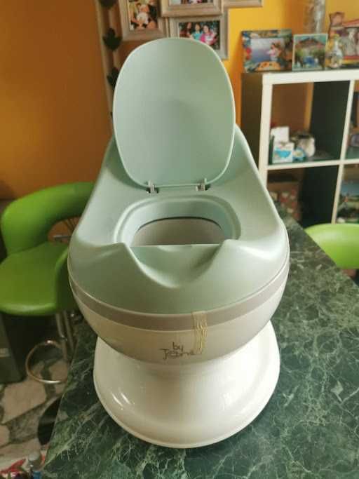 Е важен аксесоар за вашето дете* Звукът от пускане на вода в тоалетна*