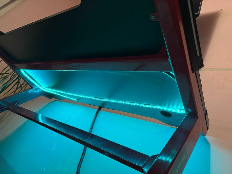 Birou gaming 120×60×70 cu cadru metalic tip Z - ARGB custom