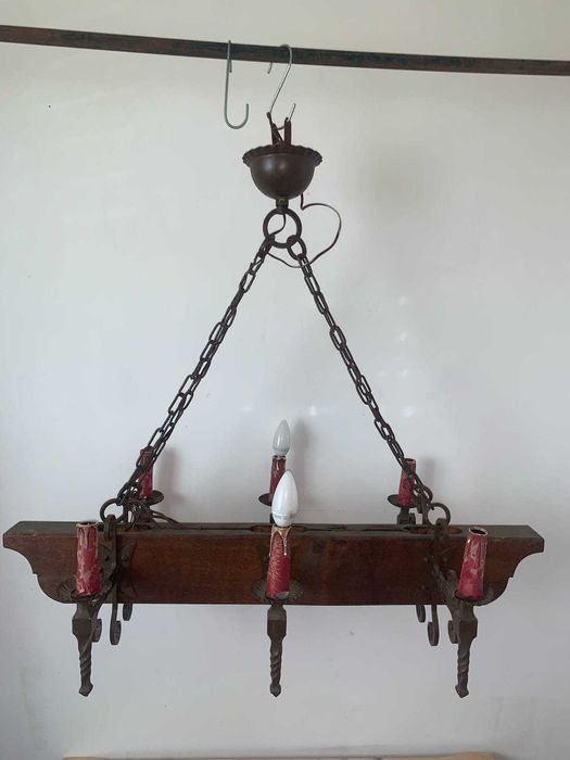 Candelabru din lemn masiv si fier forjat cu sase brate cabana