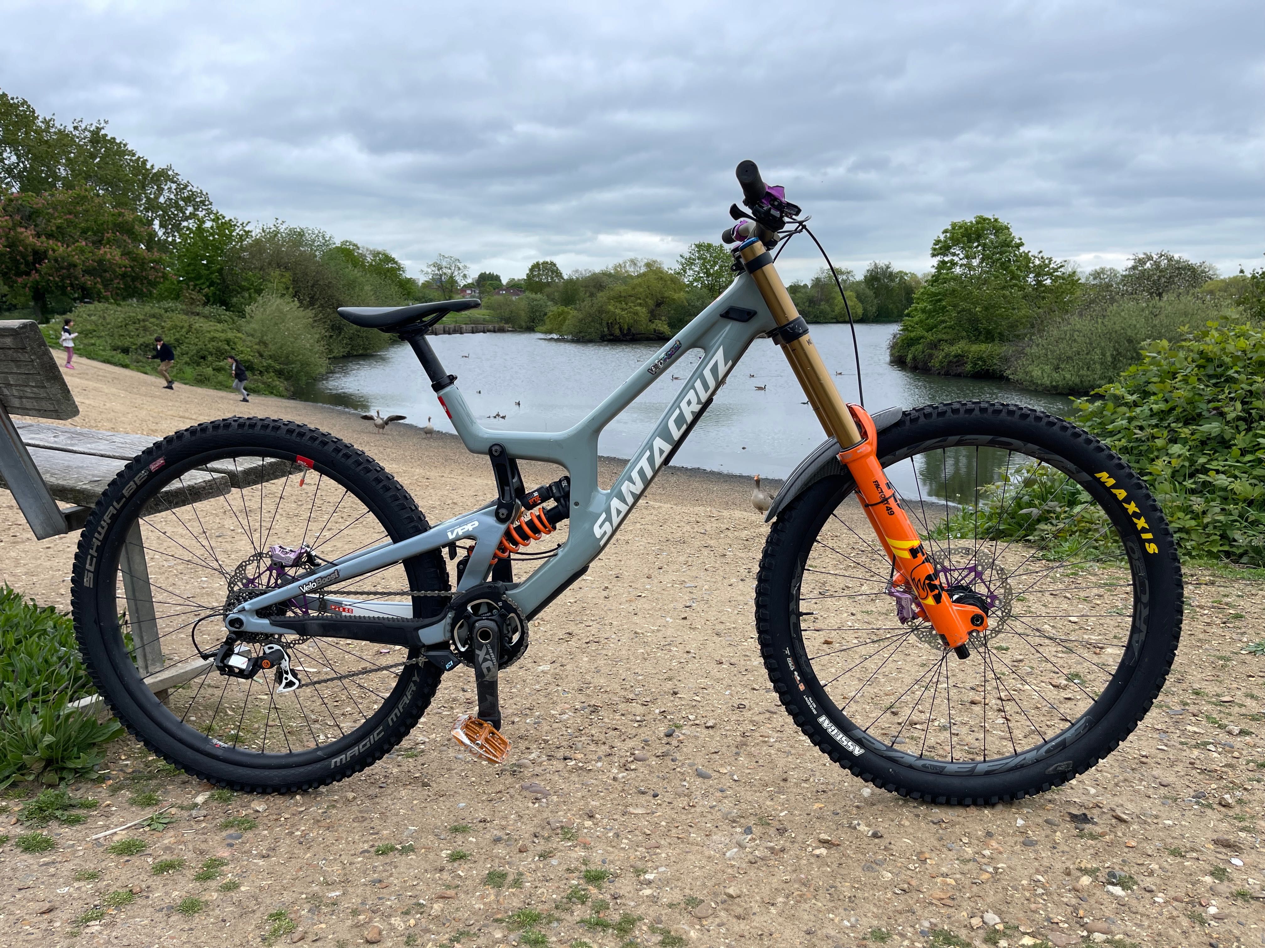 Santa Cruz V10 2020