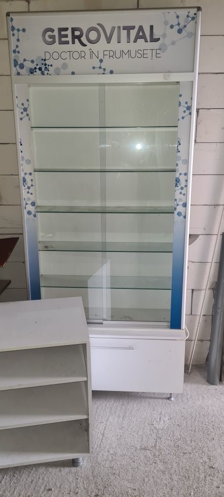 Vitrine din sticla