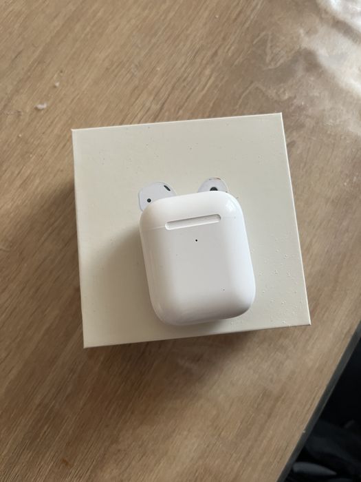 AirPods (2 поколения)