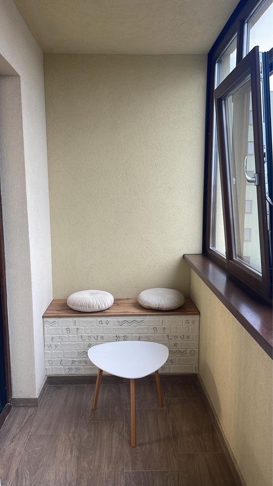 Inchiriez pe termen lung  apartament 2 camere