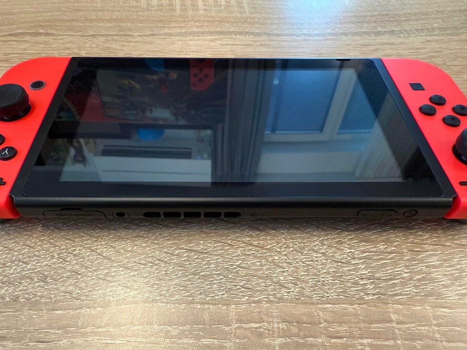 Nintendo Switch v2 + 128GB MicroSD и много аксесоари